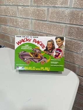MPC Wacky Races The Compact Pussycat 1/25 Scale Plastic Model Kit MPC934